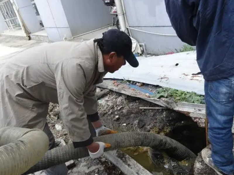 东莞长安专业疏通管道---疏通下水道-清理化粪池-
